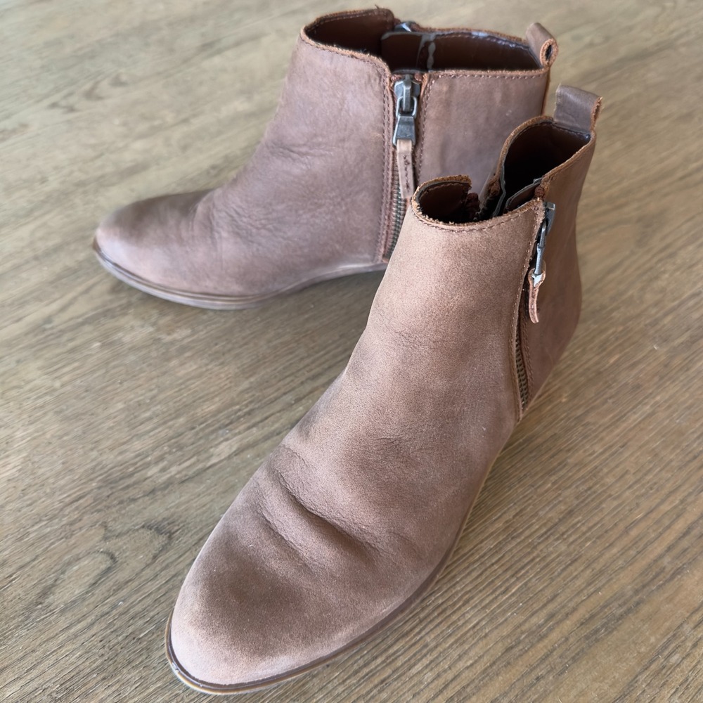 Lauren Ralph Lauren Shira Ankle Boots in Dark Snuff-Soft Nubuck Leather-Size 6.5